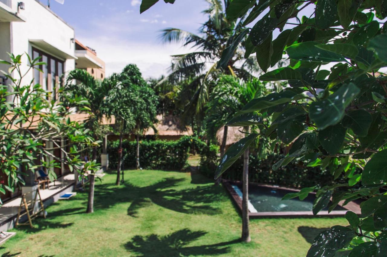 Riviera House Hotel Canggu Buitenkant foto