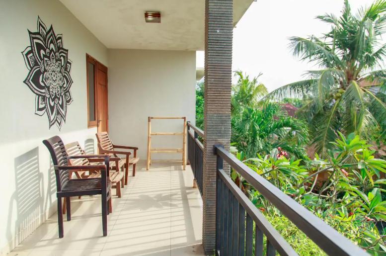 Riviera House Hotel Canggu Buitenkant foto